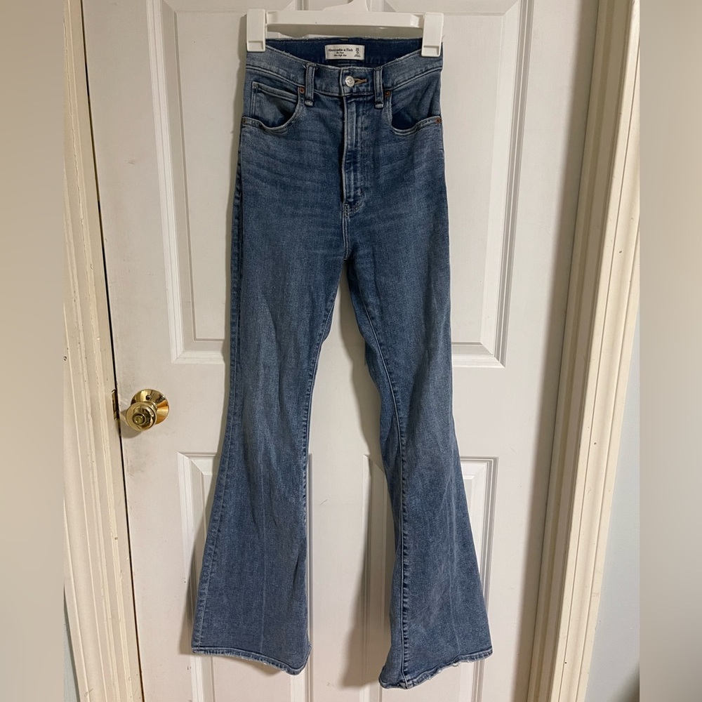 Abercrombie - The Flare Ultra High Rise Jeans